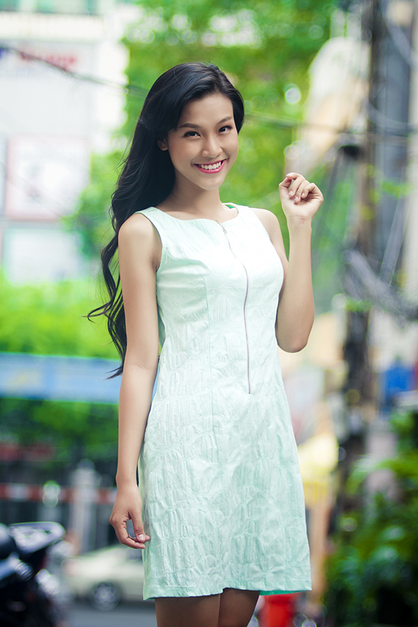 hoang-oanh-diu-dang-ngay-giao-mua-cung-mint-boutique