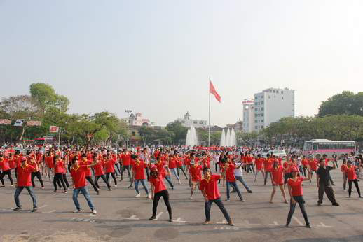 ngoc-quyen-hoa-than-lady-gaga-nong-tren-may-bay