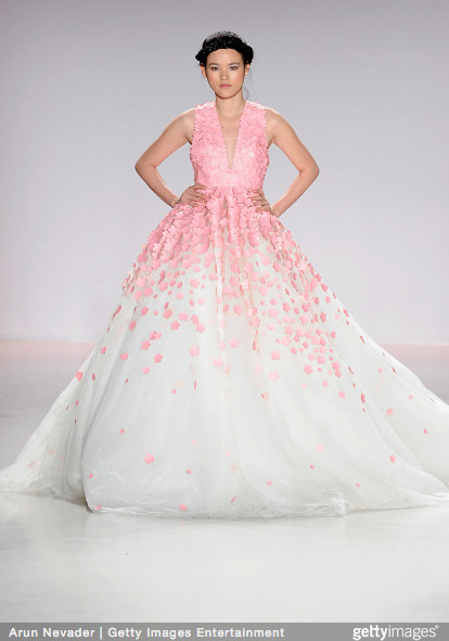 Tuyết Lan làm vedette trong show của Lý Quí Khánh tại New York Fashion Week 2015 4