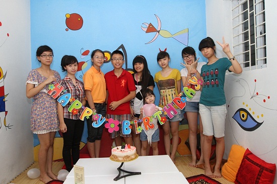 ngo-ngang-voi-coffee-tranh-3d-day-mau-sac