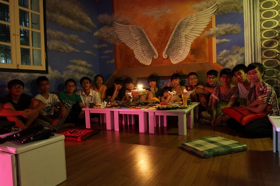 ngo-ngang-voi-coffee-tranh-3d-day-mau-sac