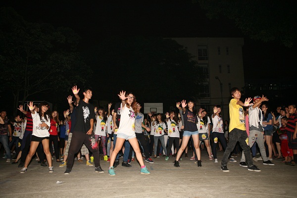 gioi-tre-ha-thanh-no-nuc-tham-gia-flashmob