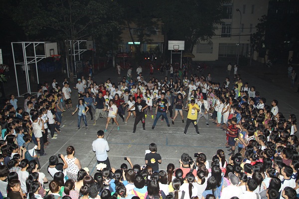 gioi-tre-ha-thanh-no-nuc-tham-gia-flashmob