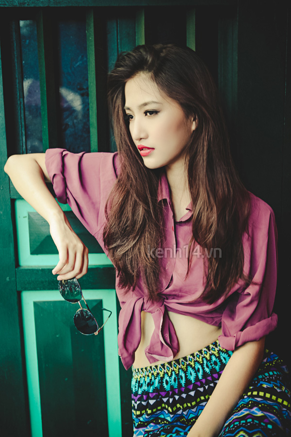 linh-sunny-hoan-toan-khac-la-voi-trao-luu-bare-midriff