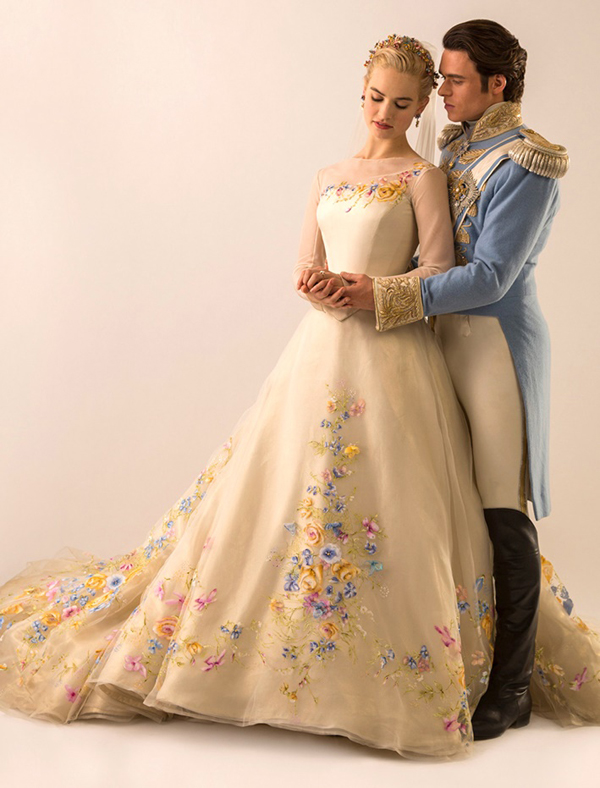 2 nàng công chúa Disney được sao Hollywood mượn váy nhiều nhất