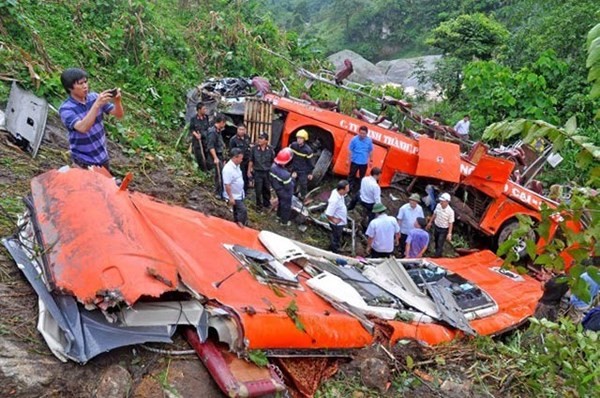 Trao nhẫn cho người yêu đã mất để nên duyên vợ chồng