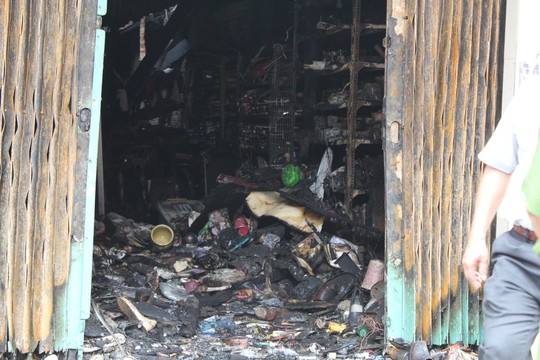 Căn nhà 416 Nguyễn Trãi, phường 8, quận 5, TP HCM, cháy rụi vào sáng sớm 16-9, khiến 7 người trong nhà tử vong.