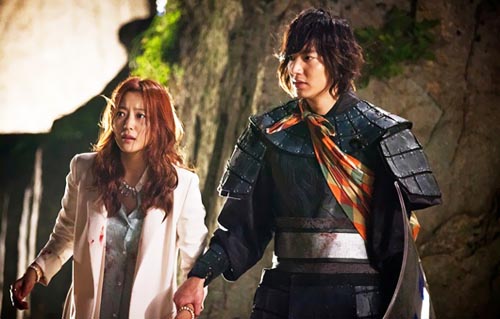 lee-min-ho-hung-dung-di-bat-coc-nguoi-dep