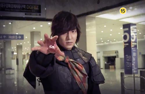 lee-min-ho-hung-dung-di-bat-coc-nguoi-dep