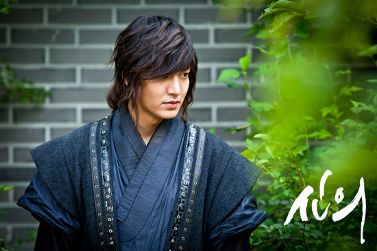 lee-min-ho-hung-dung-di-bat-coc-nguoi-dep