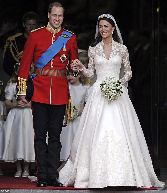 3 chiếc váy cưới nổi tiếng của Công nương Diana