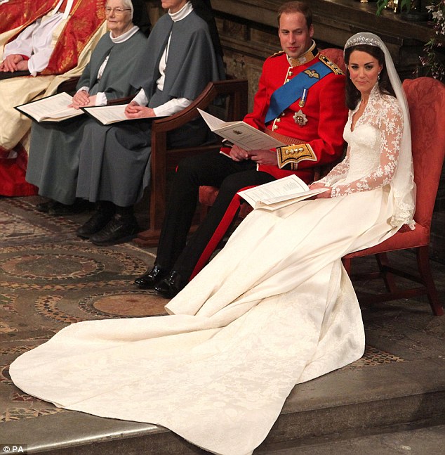 Những chiếc váy cưới hoàng tộc của các nàng công chúa công nương nổi tiếng  nhất thế giới