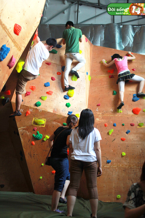 Rock Climbing Thu Chơi Mới Lạ Va Cực Kul Cho Giới Trẻ Ha Nội