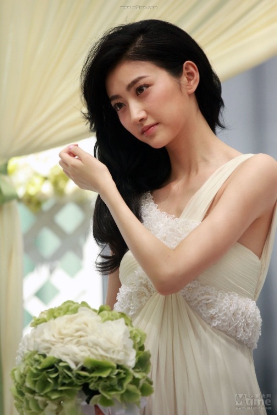 Hé lộ hình ảnh cô dâu đẹp như hotgirl ở đám cưới tiền tỉ  2sao