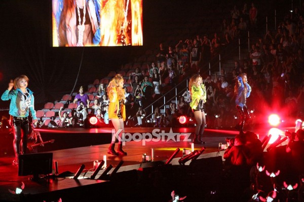 solo-concert-tai-my-cua-2ne1-thanh-cong-ruc-ro