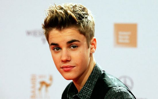 ustin-bieber-non-mua-ngay-truoc-mat-fan