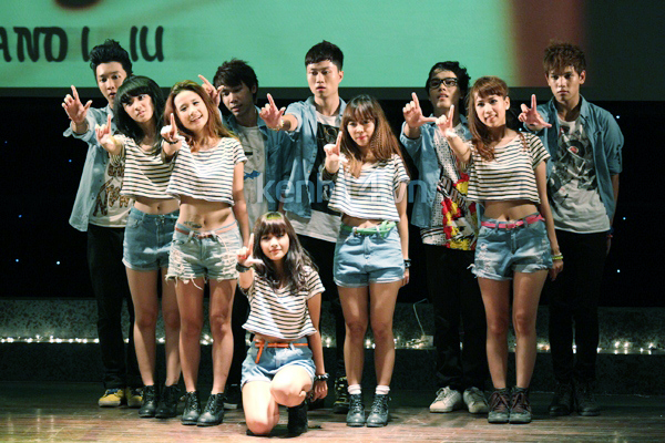 chay-cung-show-kpop-cover-hoanh-trang-tai-ha-noi
