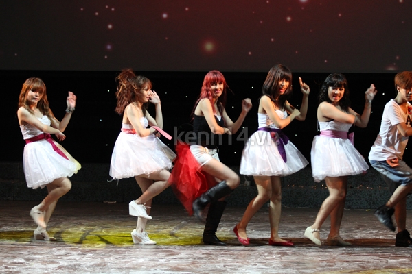 chay-cung-show-kpop-cover-hoanh-trang-tai-ha-noi chay-cung-show-kpop-cover-hoanh-trang-tai-ha-noi