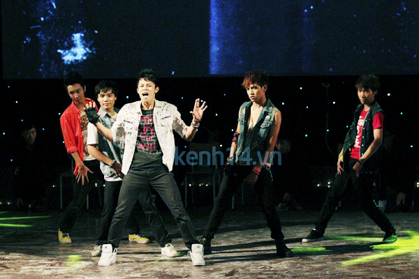 chay-cung-show-kpop-cover-hoanh-trang-tai-ha-noi chay-cung-show-kpop-cover-hoanh-trang-tai-ha-noi