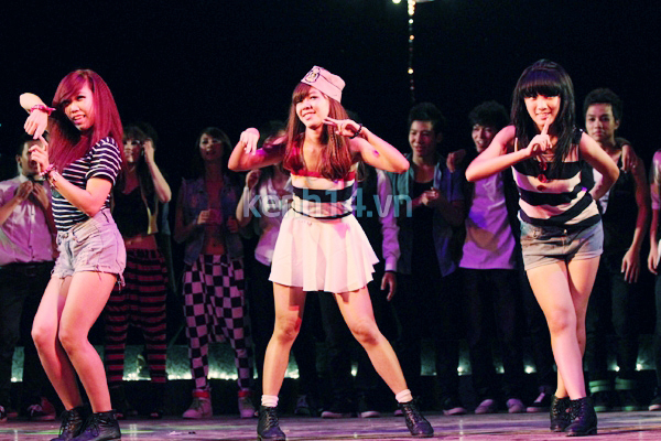 chay-cung-show-kpop-cover-hoanh-trang-tai-ha-noi chay-cung-show-kpop-cover-hoanh-trang-tai-ha-noi