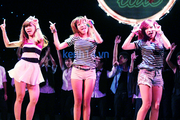 chay-cung-show-kpop-cover-hoanh-trang-tai-ha-noi chay-cung-show-kpop-cover-hoanh-trang-tai-ha-noi