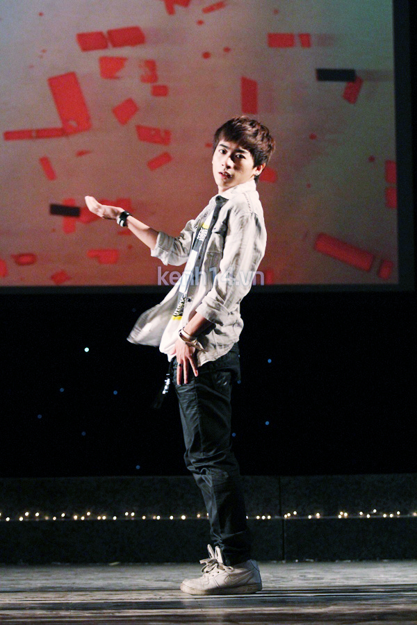 chay-cung-show-kpop-cover-hoanh-trang-tai-ha-noi
