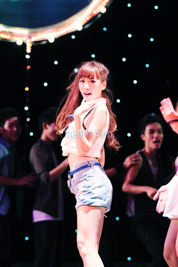chay-cung-show-kpop-cover-hoanh-trang-tai-ha-noi