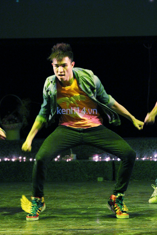 chay-cung-show-kpop-cover-hoanh-trang-tai-ha-noi