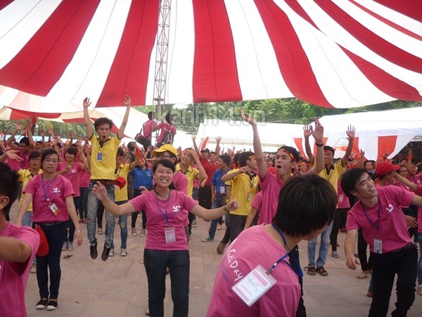 gioi-tre-ha-thanh-bung-no-cung-youth-day-2012