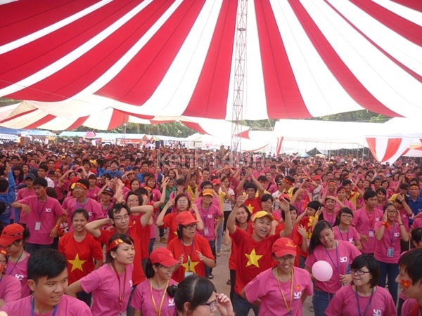 gioi-tre-ha-thanh-bung-no-cung-youth-day-2012