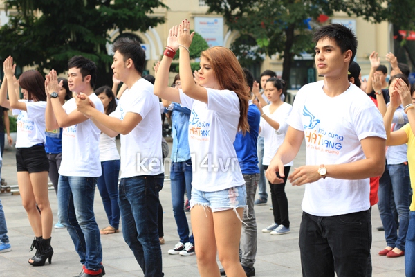 sao-va-hot-teen-nhay-flashmob-cuc-sung