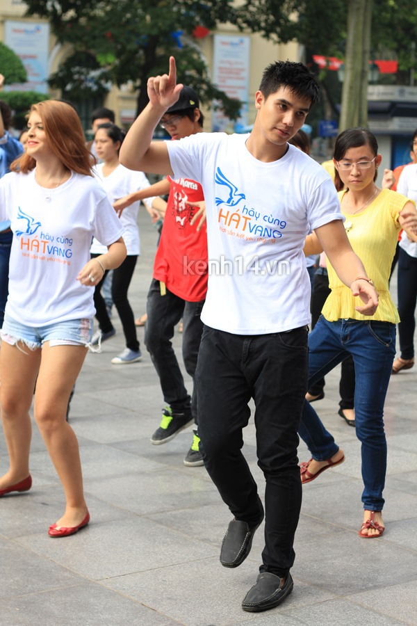 sao-va-hot-teen-nhay-flashmob-cuc-sung