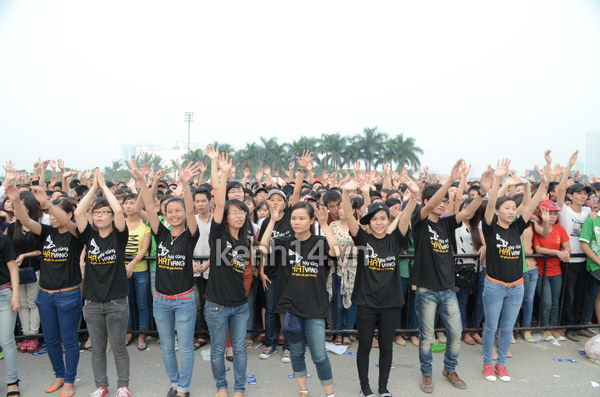 chi-pu-andrea-cuc-xinh-nhay-flashmob-lap-ky-luc