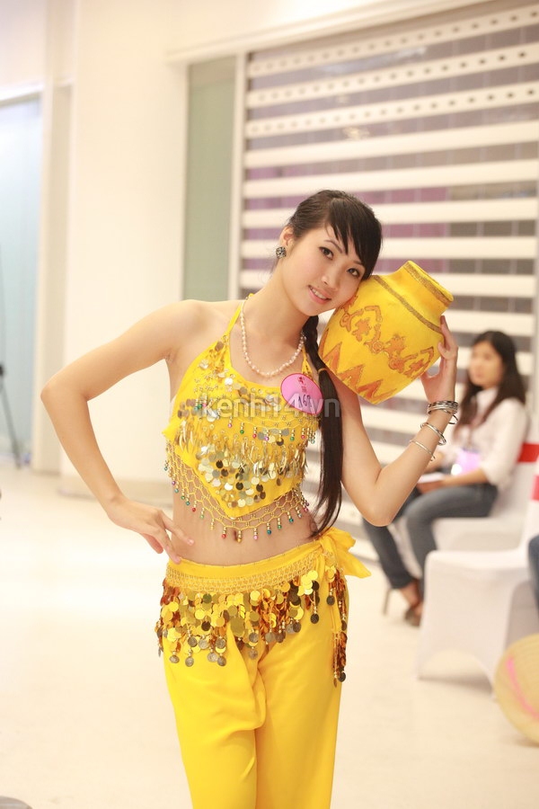 nu-sinh-mien-bac-xinh-rang-ngoi-du-thi-miss-teen-2012