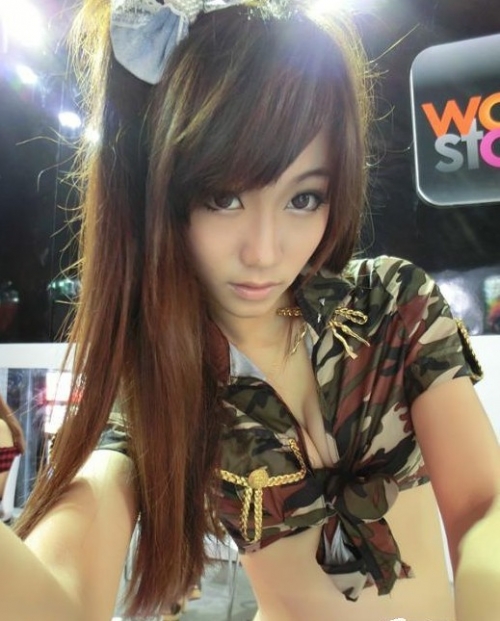 my-nu-bi-nem-da-vi-dem-chuyen-quan-he-len-blog