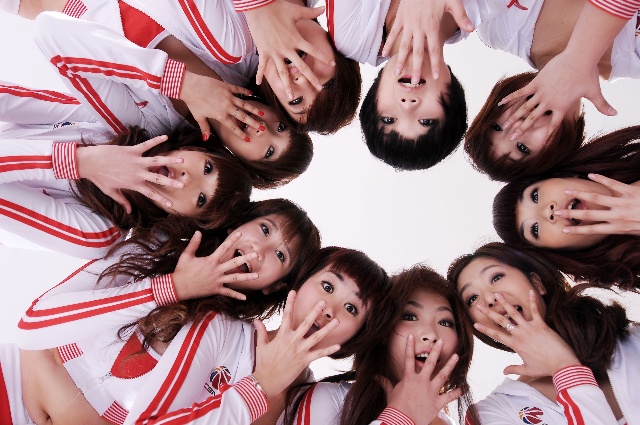 cuc-soc-voi-bo-anh-goi-cam-trong-ky-tuc-xa