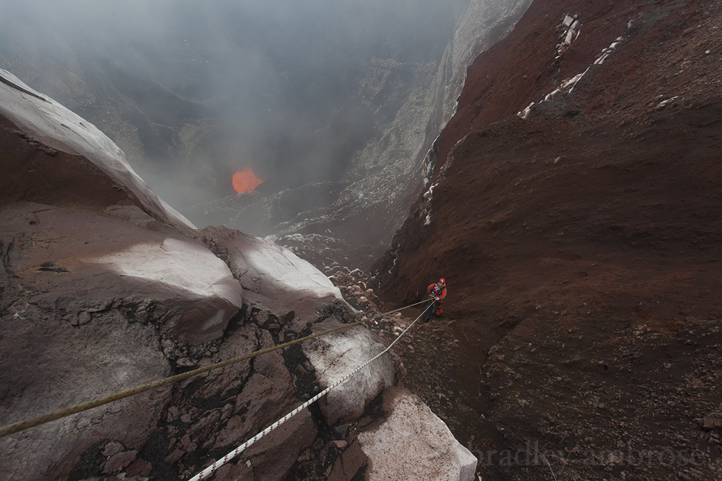 Du ngoạn miệng núi lửa: nguy hiểm và hùng vĩ  4