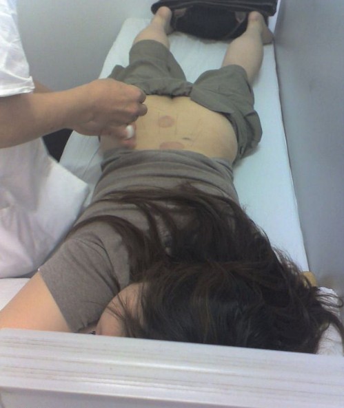 Bác sĩ sàm sỡ, chụp trộm 900 ảnh "nóng" của nữ bệnh nhân 5