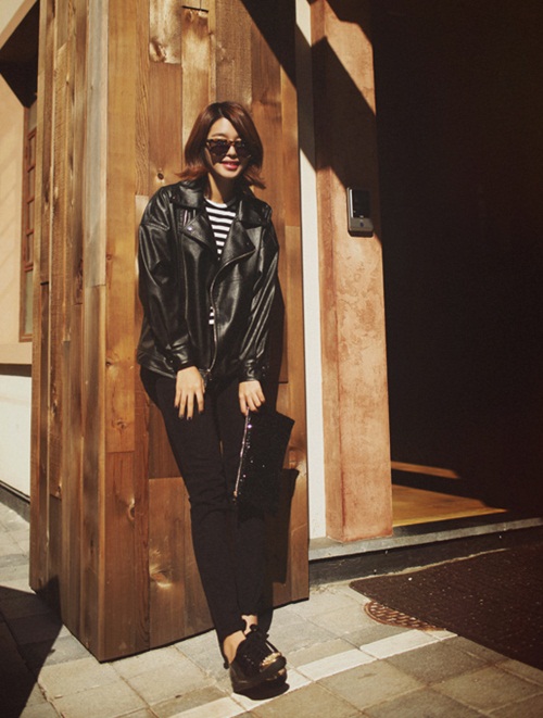 Mix đồ ng&agrave;y lạnh phong c&aacute;ch v&agrave; nhanh gọn như Lily Collins 17
