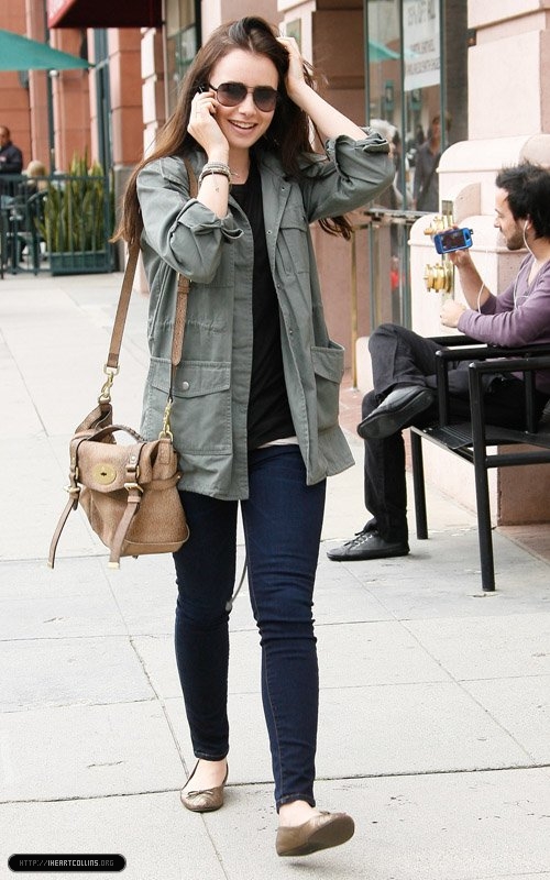 Mix đồ ng&agrave;y lạnh phong c&aacute;ch v&agrave; nhanh gọn như Lily Collins 5