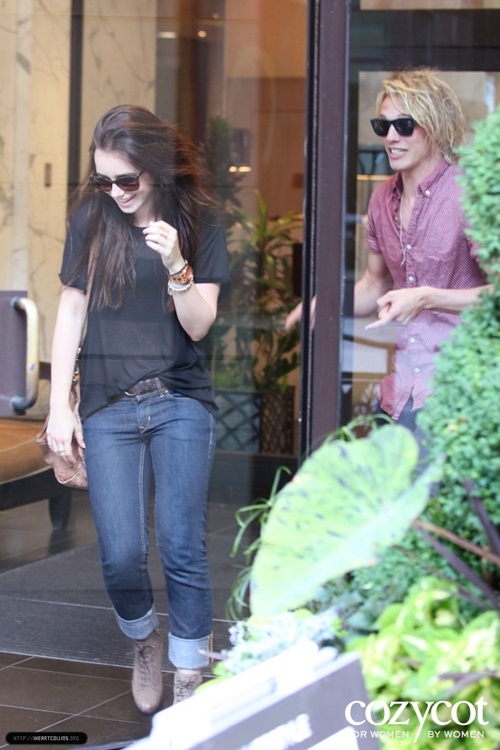 Mix đồ ng&agrave;y lạnh phong c&aacute;ch v&agrave; nhanh gọn như Lily Collins 6