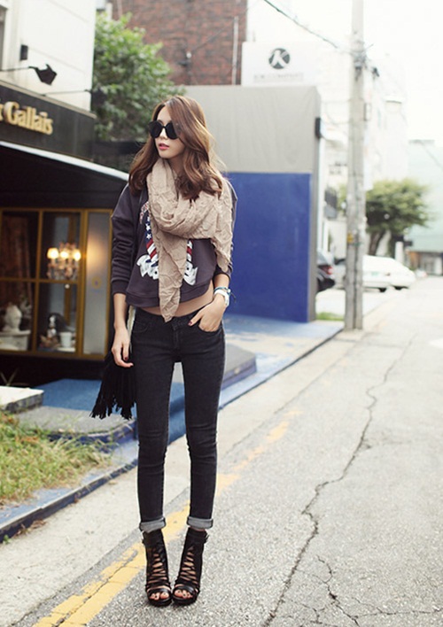 Mix đồ ng&agrave;y lạnh phong c&aacute;ch v&agrave; nhanh gọn như Lily Collins 7