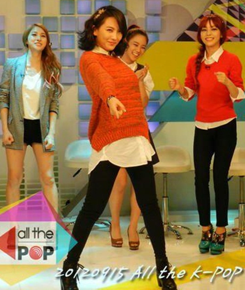 Học Jiyoung - KARA c&aacute;ch "mix&match" &aacute;o ấm cho m&ugrave;a lạnh 14