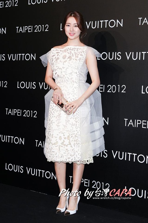 Nắm bắt xtyle mix đồ của fashion icon Yoon Eun Hye 23