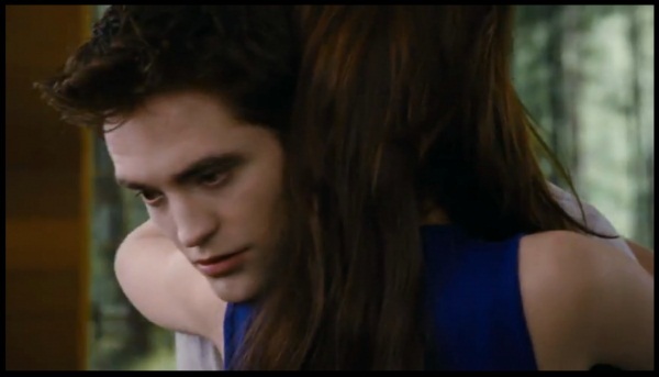 Bella - Edward nồng nàn “mi” nhau liên  tục 5