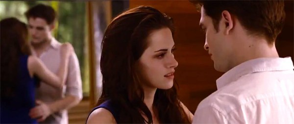 Bella khiến Edward nghẹt thở 1