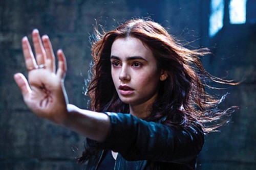 “Bạch Tuyết” Lily Collins hoá thiên thần săn quỷ  5