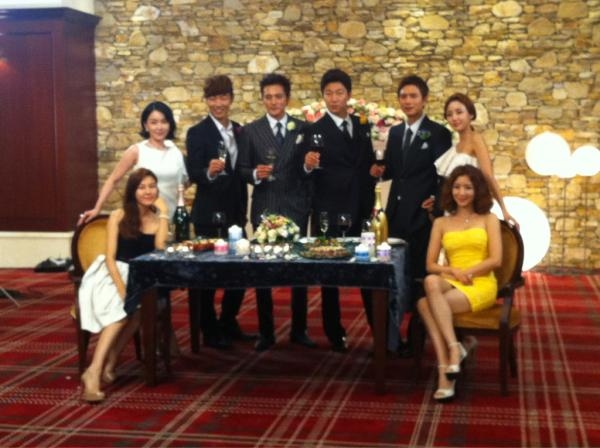 fan-soi-mau-vi-gentlemans-dignity-lai-hoan-chieu