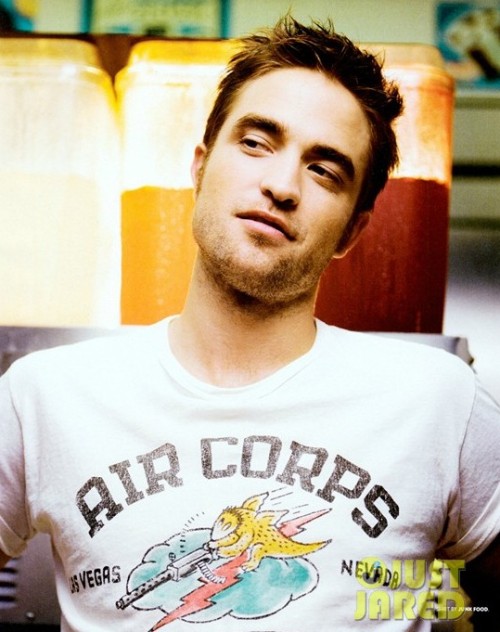 robert-pattinson-sang-trung-dong-cap-ke-ba-chi