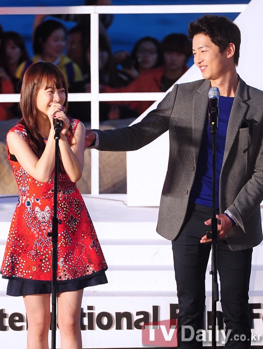 Song Joong Ki: "Park Bo Young là của tôi"